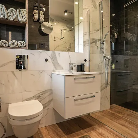 Pri Rybniku Strohm Villa *